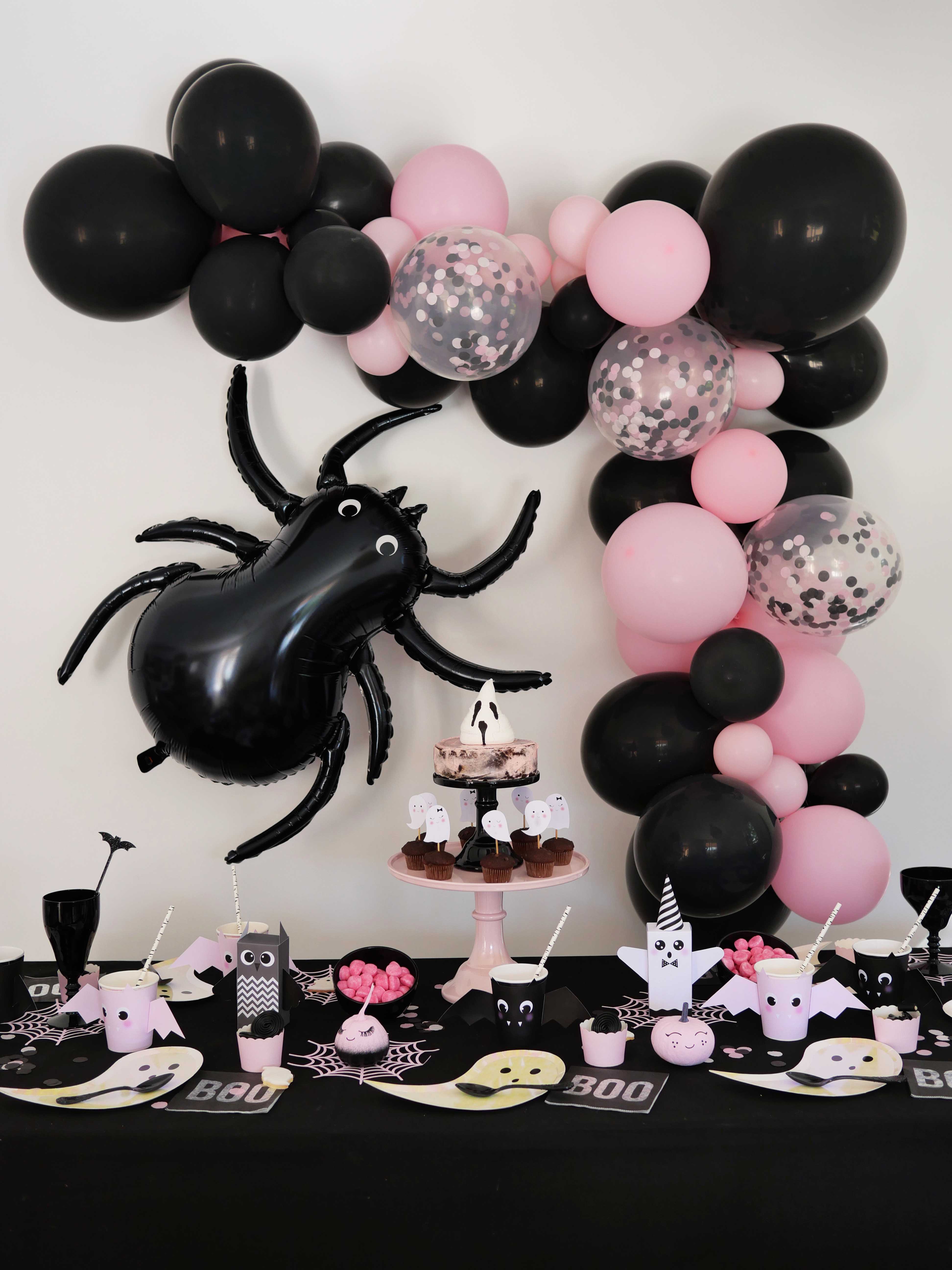 comment réaliser une décoration anniversaire Arche de ballon or et noir 
